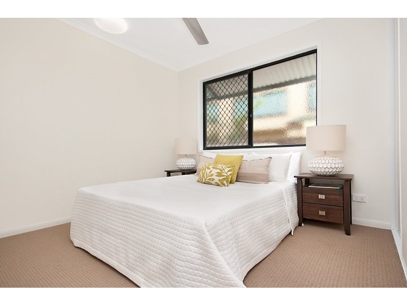 37 Law Street, Cairns North QLD 4870