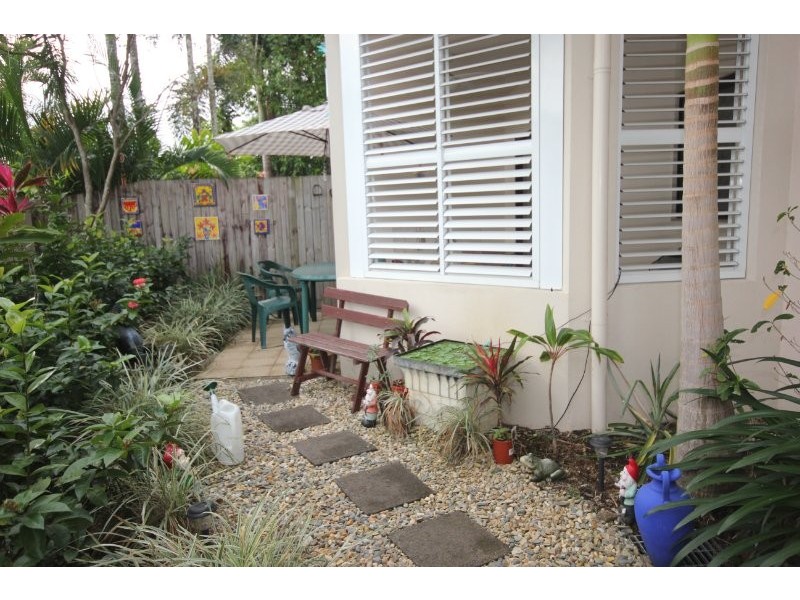 2/72-76 Digger Street, Cairns North QLD 4870