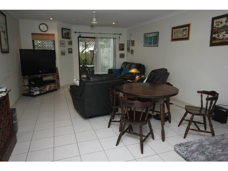 2/72-76 Digger Street, Cairns North QLD 4870