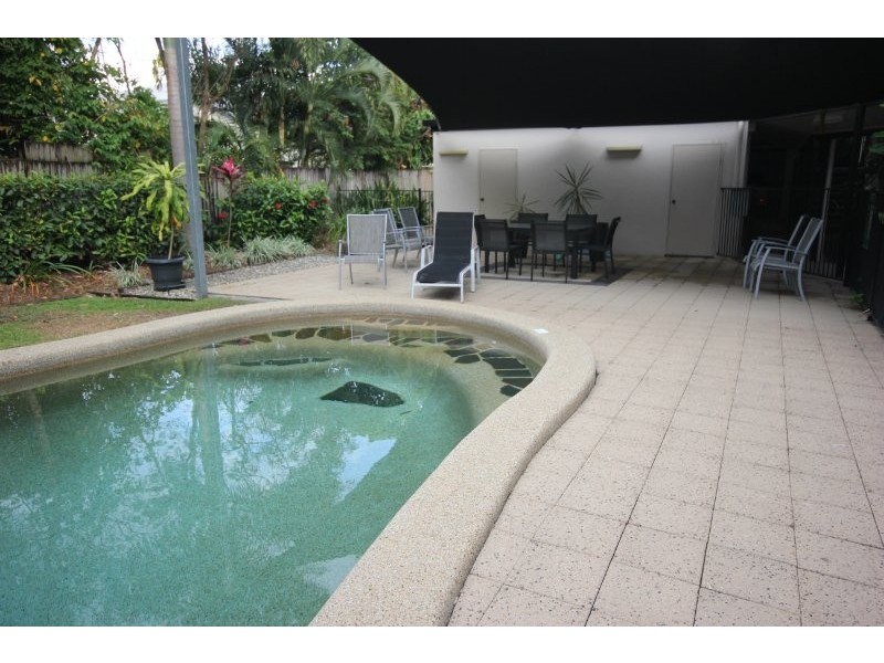 2/72-76 Digger Street, Cairns North QLD 4870