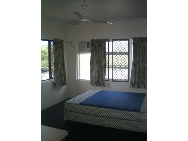 8/263 Lake Street, Cairns QLD 4870