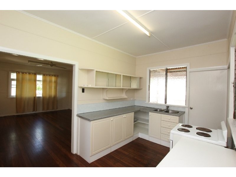 20 Miles Street, Manoora QLD 4870