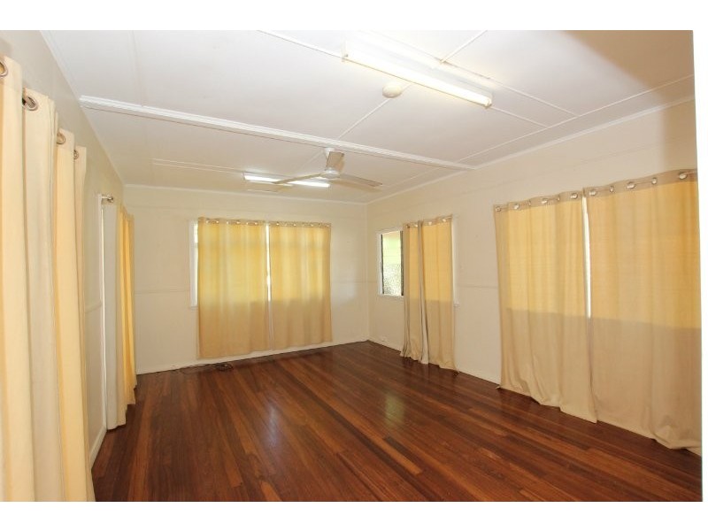 20 Miles Street, Manoora QLD 4870