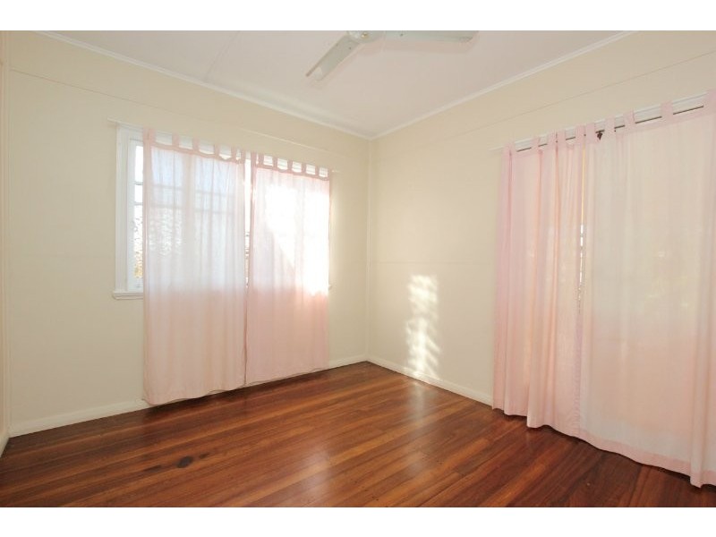 20 Miles Street, Manoora QLD 4870