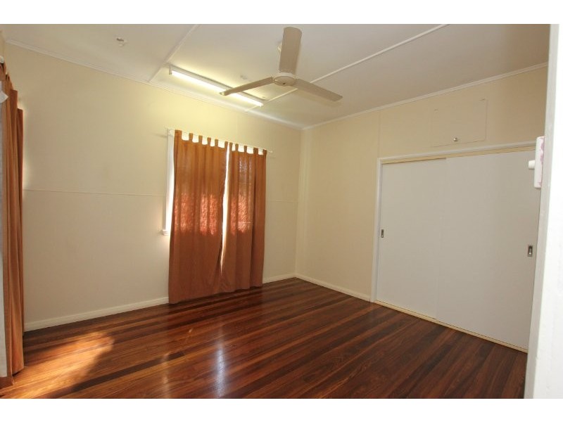 20 Miles Street, Manoora QLD 4870