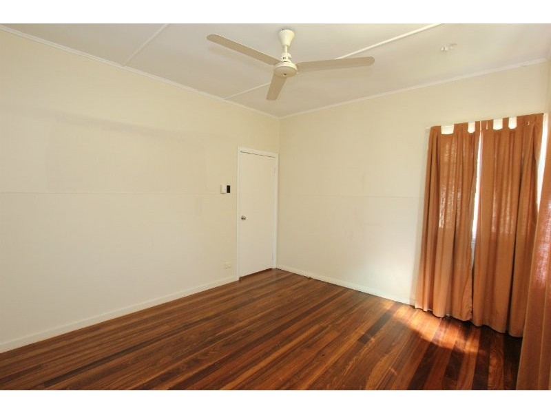 20 Miles Street, Manoora QLD 4870