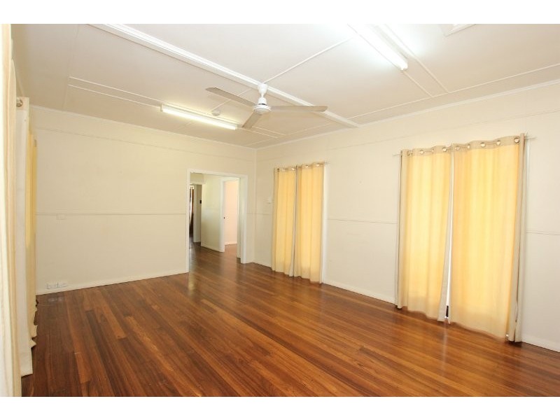 20 Miles Street, Manoora QLD 4870