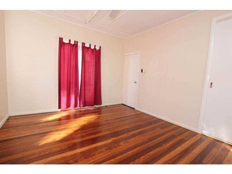 20 Miles Street, Manoora QLD 4870