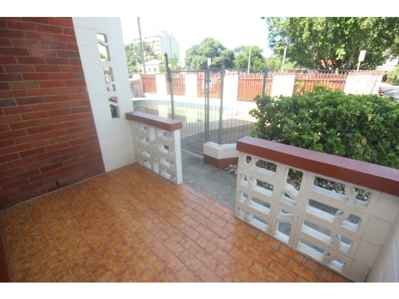 1/263 Lake Street, Cairns QLD 4870