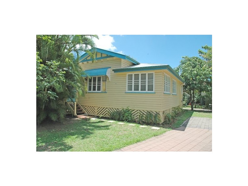 14/404 McCoombe Street, Mooroobool QLD 4870