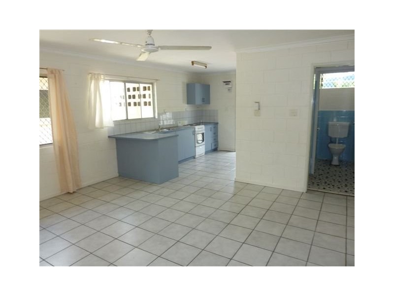 1/15-17 Curtin Street, Westcourt QLD 4870