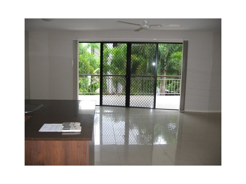18/351 Lake Street, Cairns QLD 4870