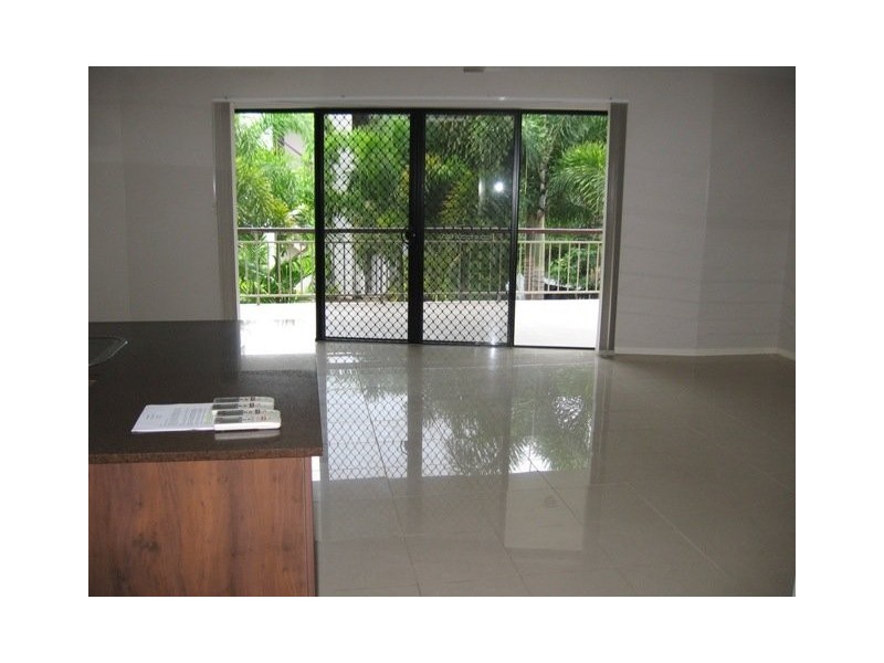 18/351 Lake Street, Cairns QLD 4870