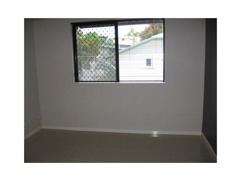 18/351 Lake Street, Cairns QLD 4870