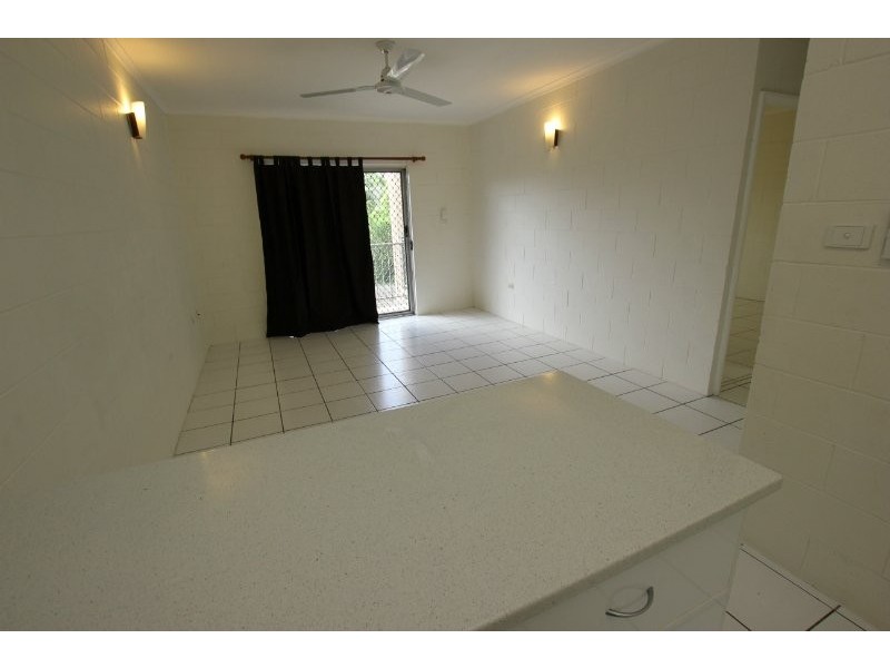 2/294 Draper Street, Parramatta Park QLD 4870