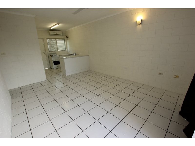 2/294 Draper Street, Parramatta Park QLD 4870