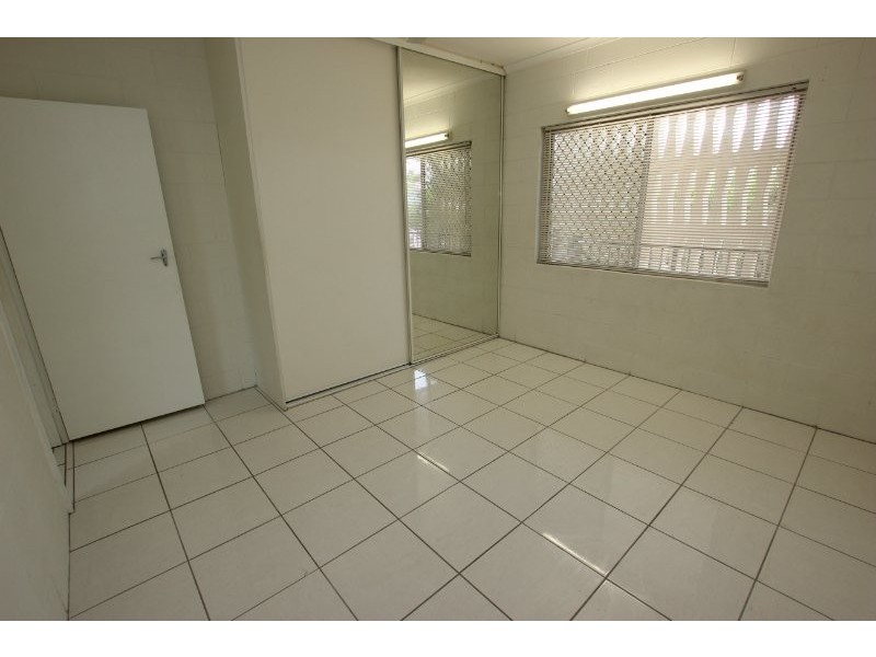 2/294 Draper Street, Parramatta Park QLD 4870