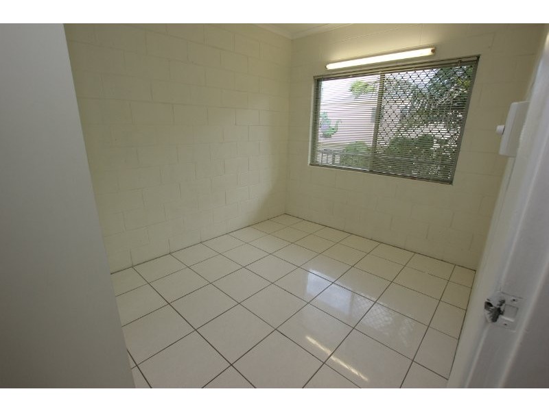 2/294 Draper Street, Parramatta Park QLD 4870