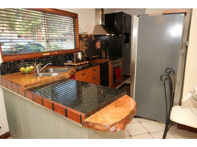 1/284 Lake Street, Cairns North QLD 4870