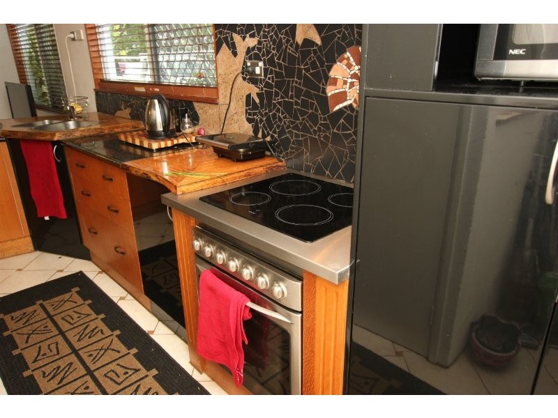 1/284 Lake Street, Cairns North QLD 4870