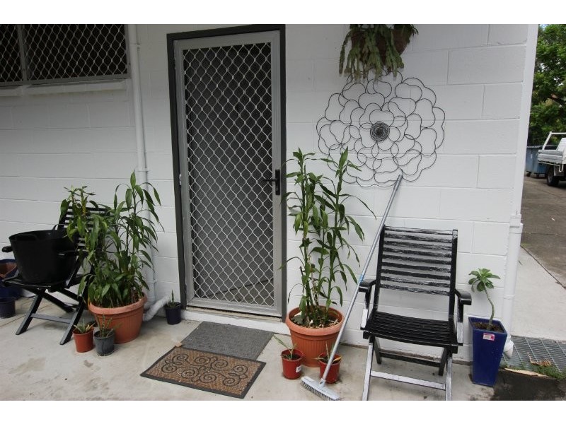 1/284 Lake Street, Cairns North QLD 4870