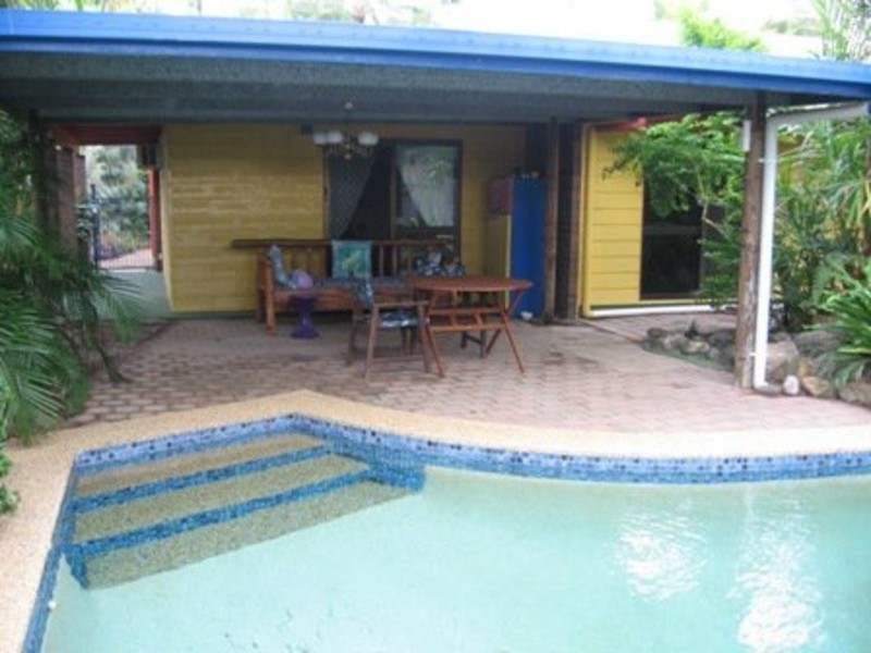 Holloways Beach QLD 4878