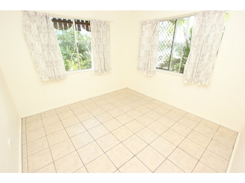 Holloways Beach QLD 4878