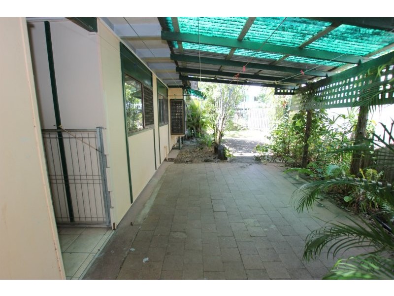 Holloways Beach QLD 4878