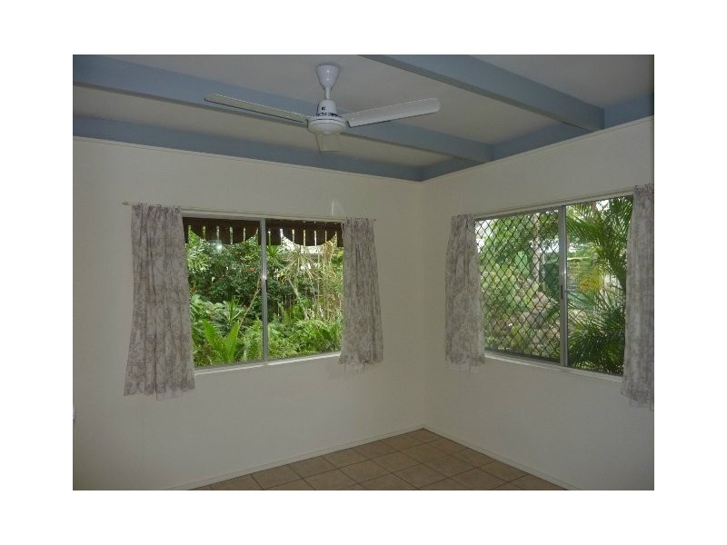 Holloways Beach QLD 4878