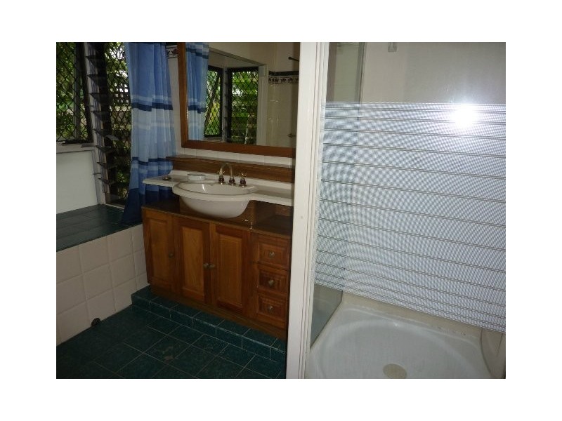 Holloways Beach QLD 4878