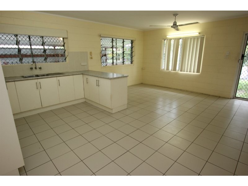 2/47 Curtin Street, Westcourt QLD 4870