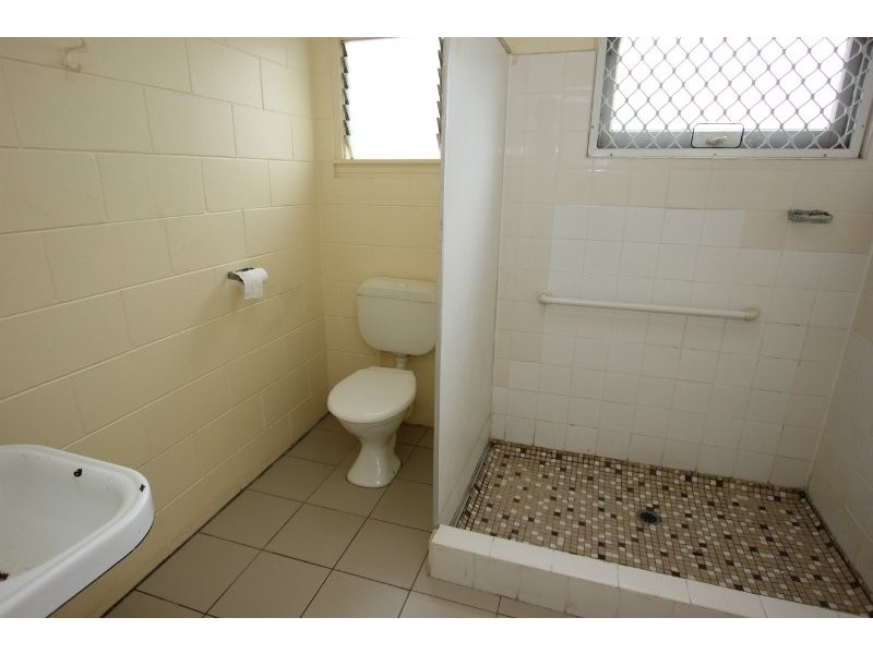 2/47 Curtin Street, Westcourt QLD 4870