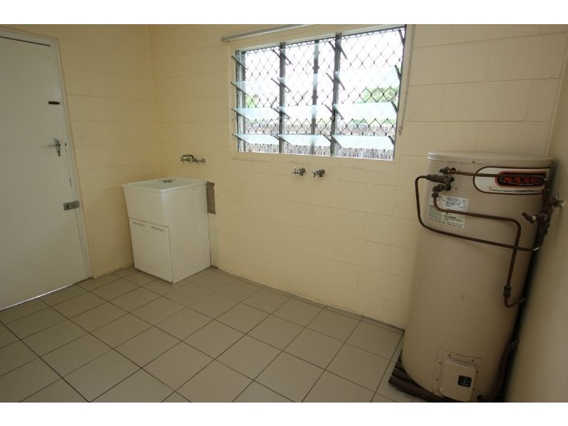 2/47 Curtin Street, Westcourt QLD 4870