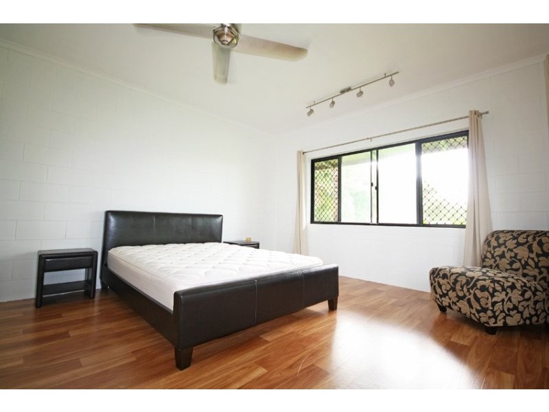 1/2 Torrence Avenue, Edge Hill QLD 4870