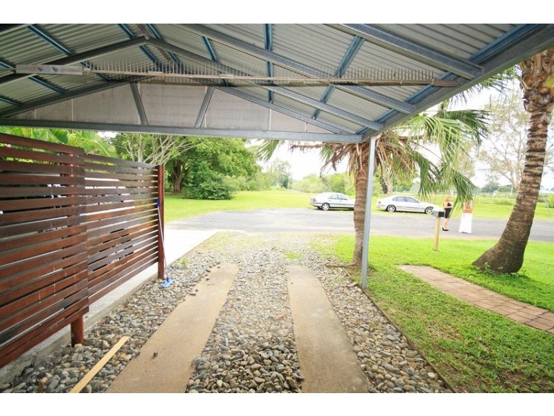 1/2 Torrence Avenue, Edge Hill QLD 4870