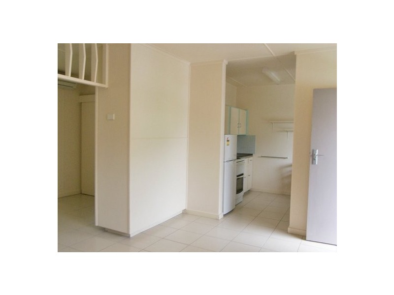 7/204 Lake Street, Cairns QLD 4870