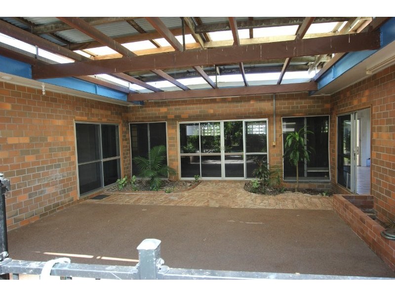 9 Woomala Street, Woree QLD 4868