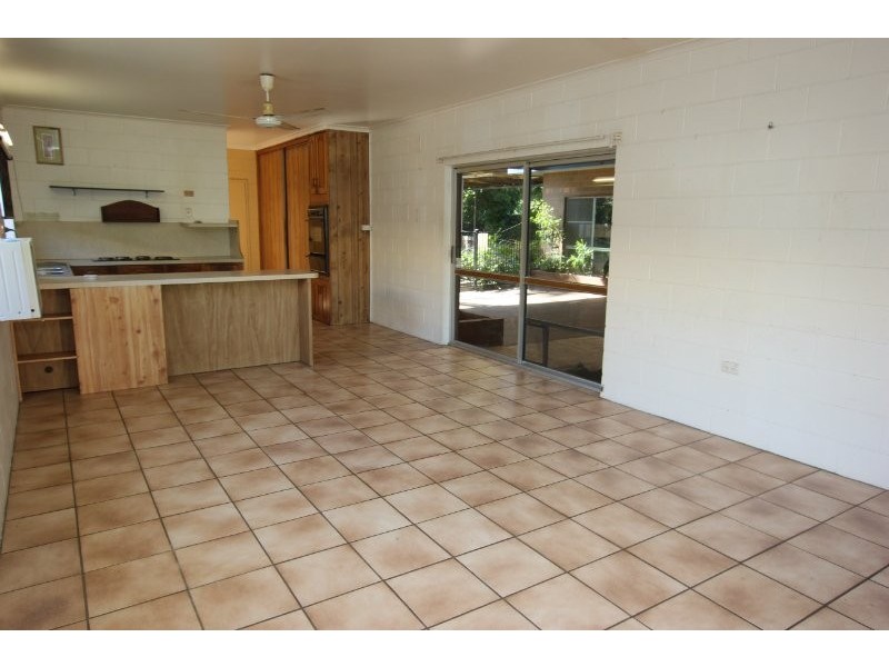 9 Woomala Street, Woree QLD 4868