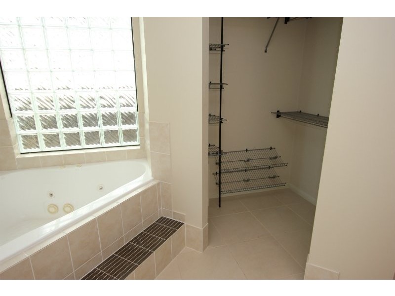 9 Smoko Close, Brinsmead QLD 4870