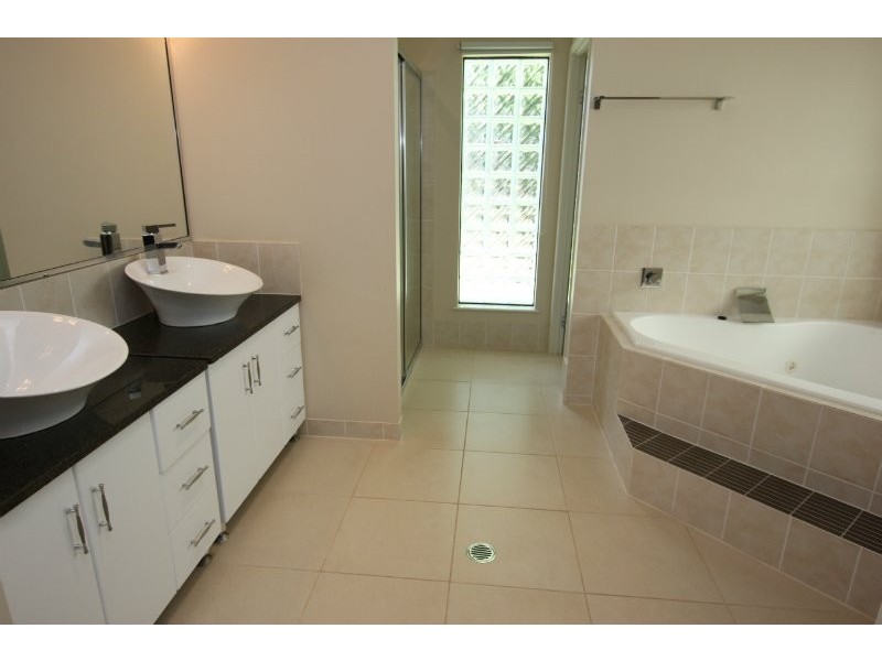 9 Smoko Close, Brinsmead QLD 4870