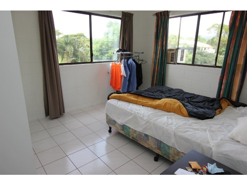 21/215 McLeod Street, Cairns North QLD 4870