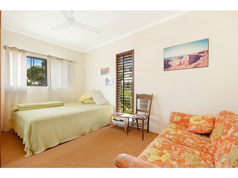 Holloways Beach QLD 4878