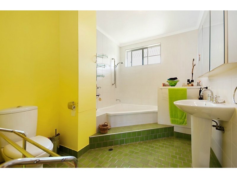 Holloways Beach QLD 4878