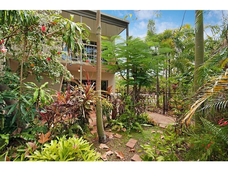 Holloways Beach QLD 4878