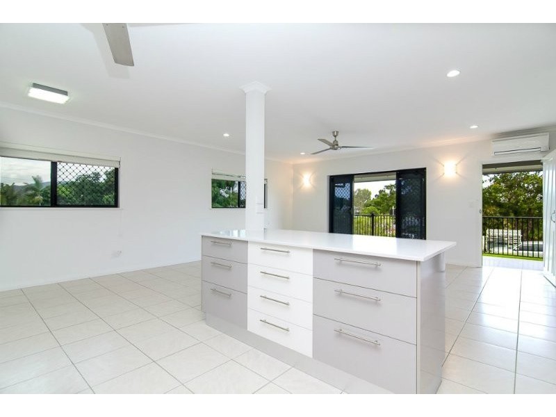 285 Aumuller Street, Westcourt QLD 4870