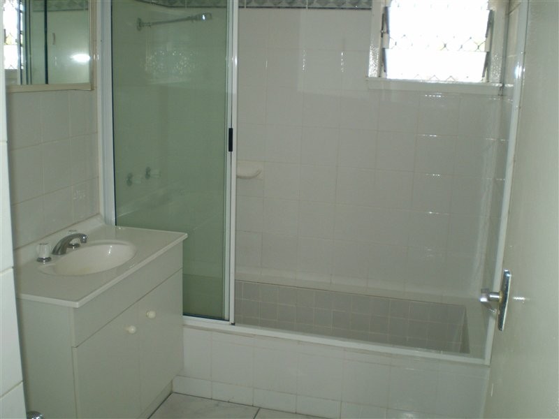 24 Hogan Street, Westcourt QLD 4870