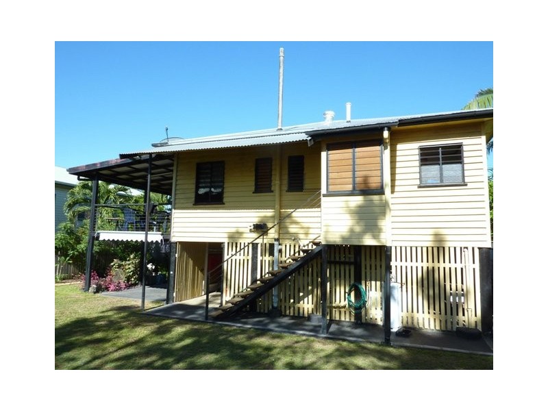 42 Jones Street, Westcourt QLD 4870