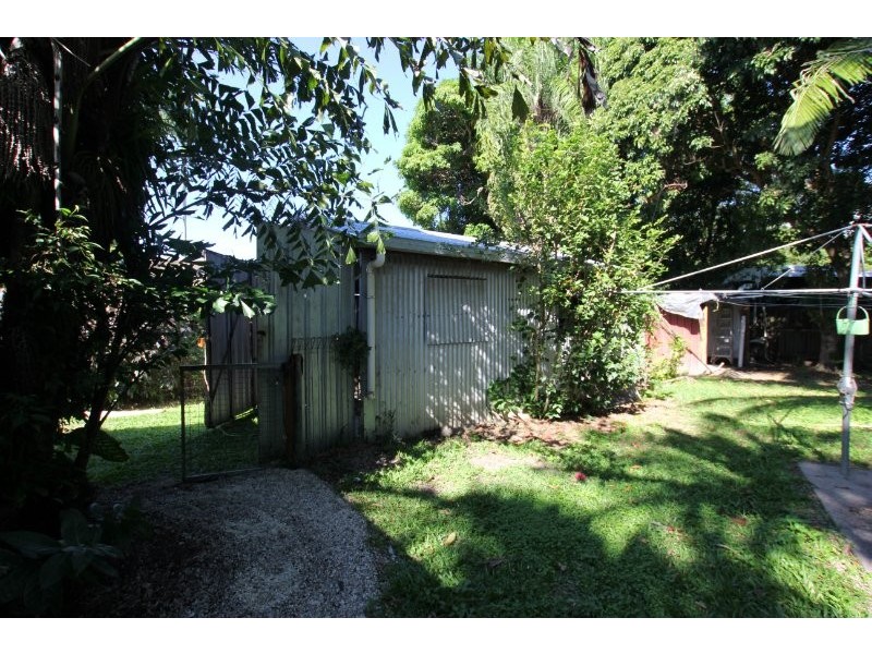 27 Howe Street, Cairns North QLD 4870