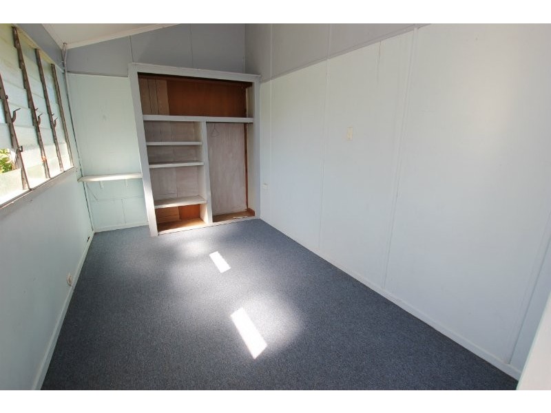 27 Howe Street, Cairns North QLD 4870