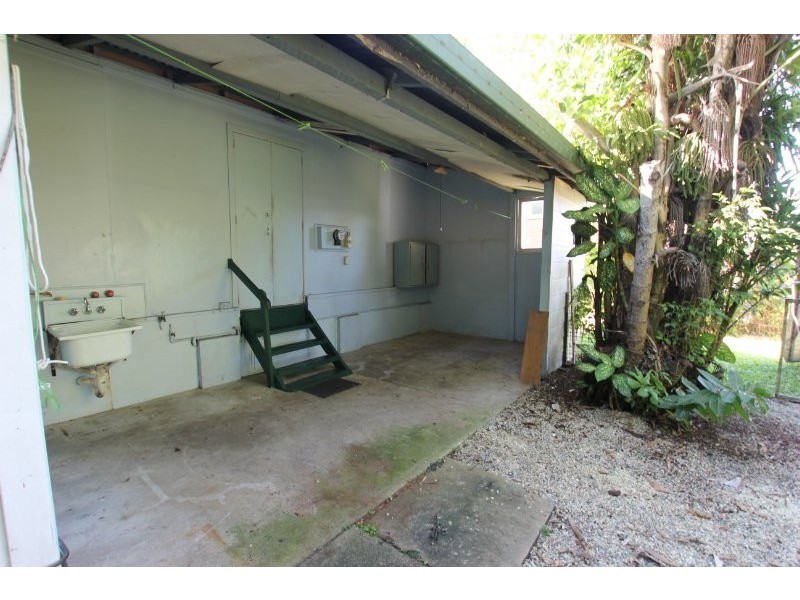 27 Howe Street, Cairns North QLD 4870